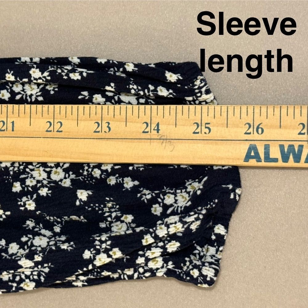 Suzanne Betro Midnight Blue and Ivory Floral Top - Picture 7 of 9
